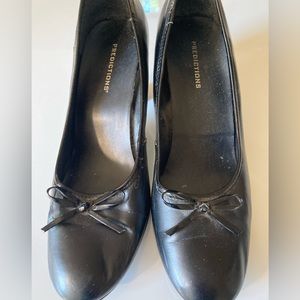 Size 10 Black heels.